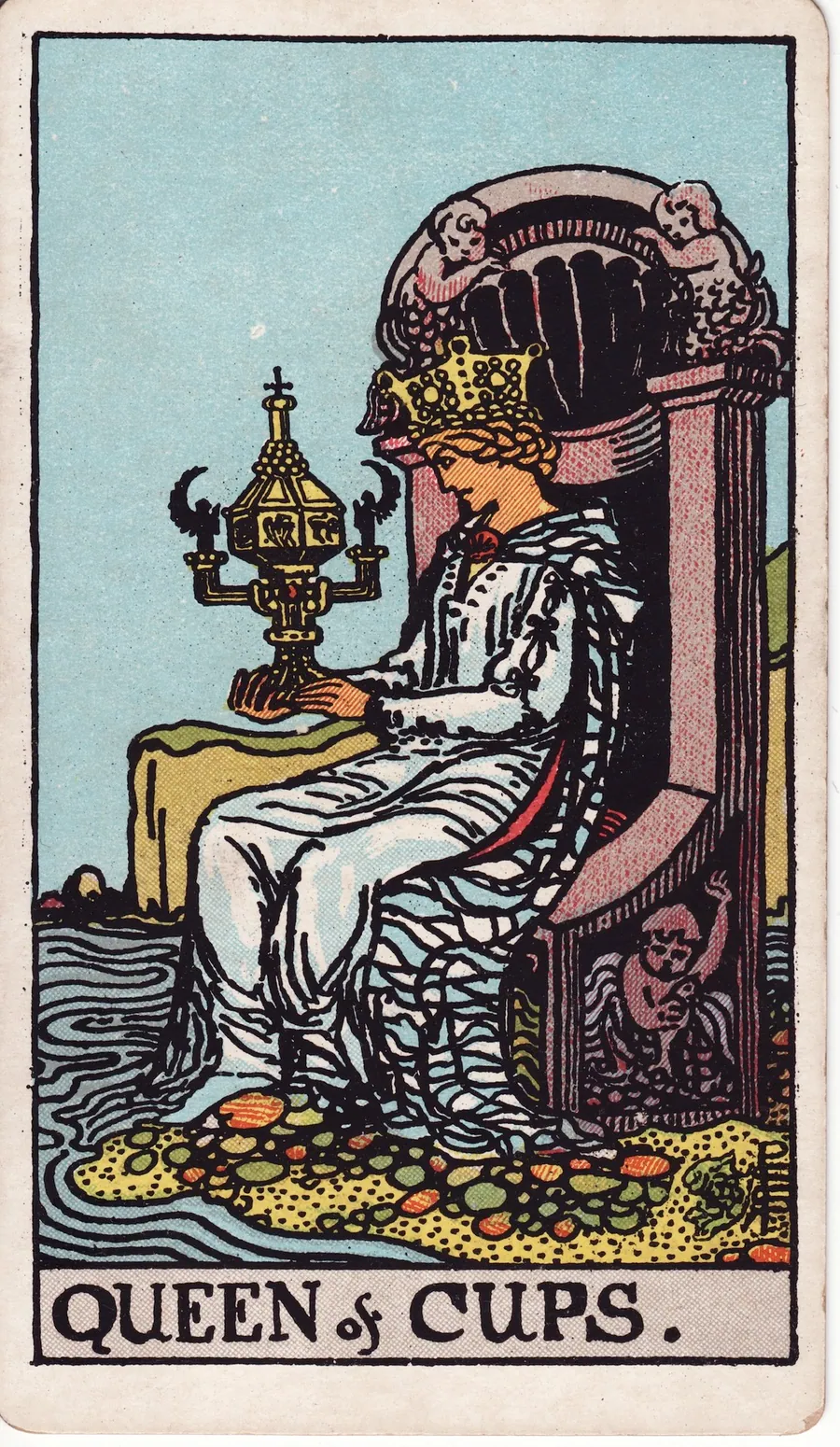Lá bài Queen of Cups — Hoàng Hậu Cốc